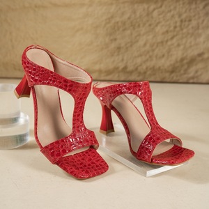 Mules à bride en T effet croco brillant, bout carré ouvert, talon évasé, à enfiler, pour le quotidien et les soirées - Product Image 5