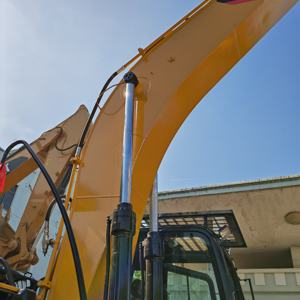 Excavadora Usada Caterpillar 320D Modelo 2022, 103kW de Potencia, Cucharón de 0.83m, Motor y Transmisión de 20 Toneladas, Bajas Horas de Uso, En Stock - Product Image 3