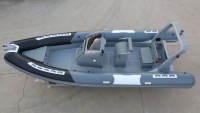 Bateau pneumatique semi-rigide de luxe de 6,8 m (22,6 pi) avec coque en fibre de verre de qualité marine et Hypalon Orca pour loisirs et navigation rapide
