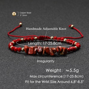 <span class=keywords><strong>Bracelet</strong></span> bohème fait main en cristal de guérison, copeaux de pierres précieuses irrégulières de 5 à 7 mm et perles rondes facettées de 3 mm, réglable avec un espaceur en boule dorée - Product Image 5