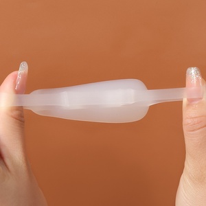 Correcteur d'orteils en gel de silicone à trois trous <span class=keywords><strong>pour</strong></span> <span class=keywords><strong>hallux</strong></span> <span class=keywords><strong>valgus</strong></span>, <span class=keywords><strong>pour</strong></span> hommes et femmes, usage quotidien décontracté, étireur d'orteil gros doigt - Product Image 4
