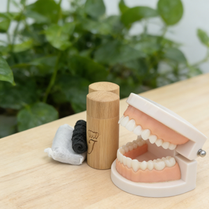 Fil dentaire naturel pour le nettoyage des dents à la menthe, emballage biodégradable, faible MOQ, 30 m, fil dentaire végétalien écologique au charbon de bois - Product Image 1