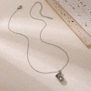 Collar Minimalista de Acero Inoxidable 304 Chapado en Oro de 18K, Colgante con Forma de Reloj de Arena, Galvanoplastia al Vacío, Estilo Simple, Cadena de Cable - Product Image 2