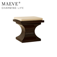 Table en bois de luxe moderne, chaise design individuelle pour salon, hôtel, chambre à coucher, et pouf rembourré de luxe