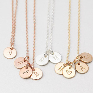 MICCI collana con monogramma in acciaio inossidabile placcato oro 18 carati personalizzata collana con ciondolo con ciondolo a forma di Cion a disco piccolo - Product Image 6