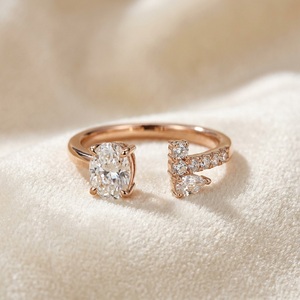 แหวนเพชรทรงรี 1 กะรัต สี E เพชรสังเคราะห์ประดับเพชรแบบ Pave ตัวเรือนทอง 18K แหวนหมั้นสั่งทำได้สำหรับผู้หญิง ขายดี - Product Image 1