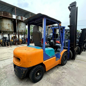 Montacargas Komatsu Japonés Usado en Venta, Modelo FD30, 2-5 Toneladas, Diésel, 4x4, Neumáticos Sólidos, Terreno Accidentado, TCM, Precio Bajo - Product Image 1
