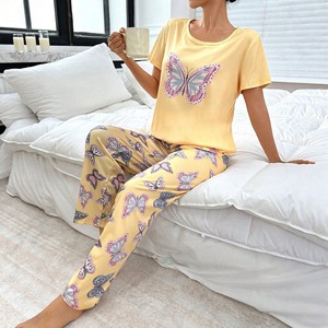 Lounge Wear Bianco con Stampa Artistica a Farfalle, Traspirante, Estivo, Casual, Vestibilità Rilassata, Comfort Senza Tempo per Ogni Giorno - Product Image 3