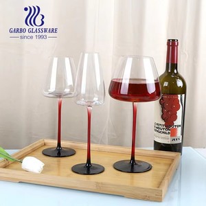 Gobelet à vin en <span class=keywords><strong>verre</strong></span> de luxe de haute qualité Gobelet en <span class=keywords><strong>verre</strong></span> soufflé à la main avec tige de couleur 700ml Verres à pied de grande capacité <span class=keywords><strong>pour</strong></span> bar et banquet - Product Image 2