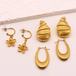 ต่างหูเม็ดเดี่ยวสไตล์เรโทรหรูหราแบบลำลอง1คู่ทำจากสแตนเลส304ชุบทอง18K ต่างหูแฟชั่น - Product Image 1