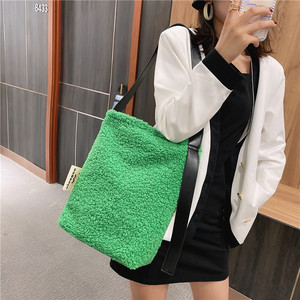 2020 nuevo estilo <span class=keywords><strong>coreano</strong></span> mujeres hombro bolso peluche Imitación Piel bolso de gran capacidad bolso de las señoras - Product Image 5