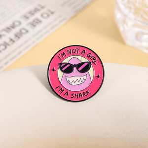 Pins de Esmalte 'No Soy Una Chica, Soy Una Tiburón', Broches de Películas Animadas, Accesorios para Ropa, Insignias de Solapa, Joyería, Regalo para Amiga - Product Image 3