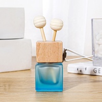 Diffuseur d'aromathérapie de voiture intelligent avec couvercle personnalisé 8ml givré coloré pince pour bouche d'aération parfum bouteille en verre bouteille carrée