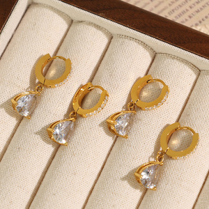Boucles d'oreilles pendantes style rétro minimaliste européen et américain, en or avec zircon, serti clos en forme de goutte d'eau, bijoux de mode pour femme pour les soirées - Product Image 2