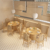 Ensemble table et chaises en rotin et bois massif sur mesure pour restaurant à thème, style sud-est asiatique, avec banquette de restaurant occidental