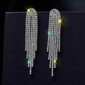 Boucles d'oreilles pendantes de luxe haut de gamme en alliage, ornées de strass et de diamants super brillants, forme boule, pour mariage et dîner, modèle transfrontalier Europe et États-Unis - Product Image 3