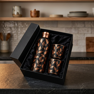 Juego de Botella de Agua de Lujo con Hojas de Cobre y 2 Tazas, en Caja de Regalo Metálica Negra Portátil - Product Image 1