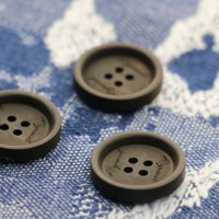 Kancing Resin Berkualitas Tinggi yang Dapat Disesuaikan, 4 Lubang, Bagian Belakang Datar, Motif Kotak/Hati, Ramah Lingkungan, Desain Sederhana Berkilau Tinggi