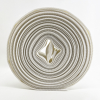 Tuyau d'incendie blanc de haute qualité avec revêtement intérieur en PVC, flexible et durable.