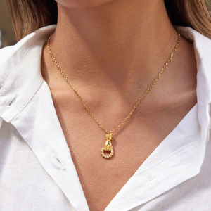 जे एंड डी डिजाइनर 18k गोल्ड प्लेट स्टेनलेस स्टील हार क्लासिक गैंडा कार्यात्मक दोस्ती हाथ डिजाइन हार - Product Image 2