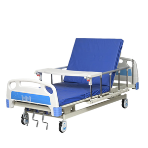 Lit <span class=keywords><strong>médical</strong></span> d'hôpital avec barrière de sécurité et matelas de 6 cm, lit de soins infirmiers réglable pour personnes âgées et handicapées, capacité de charge de 200 kg - Product Image 1