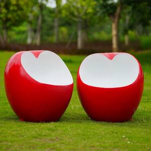 Ensemble de sièges modernes en fibre de verre, design fantaisie et durable, en forme de pomme, pour mobilier de jardin extérieur, idéal pour fermes, villas, parcs et cours. - Product Image 2