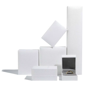 Boîte à bijoux multi-tailles en gros, boîte en carton haut de gamme à couvercle rabattable pour bagues et boucles d'oreilles avec logo personnalisé - Product Image 2