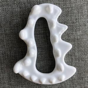 Masseur pour le visage en céramique blanche en forme de cœur guasha vertèbre cervicale en appuyant sur le massage en céramique gua sha - Product Image 4