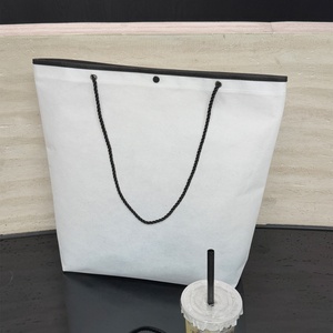 กระเป๋าผ้าไม่ทอที่เป็นมิตรกับสิ่งแวดล้อม กระเป๋าช้อปปิ้งพิมพ์ลายตัวอักษรขนาดใหญ่ขึ้น ใช้ซ้ำได้ กันน้ำ กระเป๋าสะพายไหล่สำหรับผู้หญิงสำหรับกิจกรรมกลางแจ้ง - Product Image 1