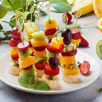 Wegwerp bamboe vierkante fruitprikkers - modern design, hoogwaardige gestanste graphics voor Halloween- en kerstfeesten