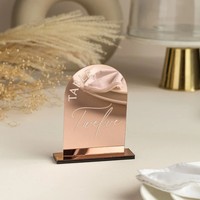 Cartes de table personnalisées en acrylique transparent faites à la main en forme d'arche de mariage pour les invités, usage professionnel lors de banquets de mariage en Chine
