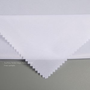 Tissu de polyester 250gsm <span class=keywords><strong>imprimable</strong></span> tissu occultant pour les drapeaux accrochants latéraux de double de sublimation de colorant - Product Image 2