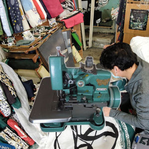 Machine à coudre <span class=keywords><strong>surjeteuse</strong></span> électrique automatique mini SKYFLY GN1-6D, neuve, avec protection d'aiguille facile à utiliser pour usage domestique - Product Image 3