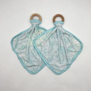 Coloful Cute Printing Bamboo Lovey con anillo <span class=keywords><strong>de</strong></span> madera Seguridad Niños Ropa <span class=keywords><strong>de</strong></span> cama Producto Ropa <span class=keywords><strong>de</strong></span> bebé Accesorio 2025 Soft Lovey - Product Image 4