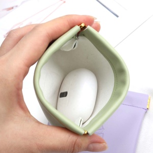 Tùy Chỉnh Emboss Log In Da Flap Tai Nghe Đồng Hồ Trang Sức Đóng Gói Túi Đóng Cửa Nam Châm Vòng Cổ Vòng Đeo Tay Lưu Trữ Da <span class=keywords><strong>Pouch</strong></span> - Product Image 5