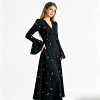 Robe longue évasée à imprimé floral pour femme, col en V, manches longues cloche, taille haute, coupe fluide, élégante pour soirée ou tenue décontractée