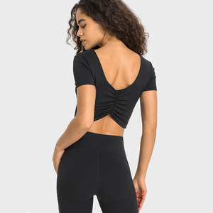 Nuovo <span class=keywords><strong>Design</strong></span> Primavera 2025: Set Sportivo da Donna con T-shirt Corta con Arricciatura Posteriore e Leggings Modellanti, Completo Fitness Yoga in 2 Pezzi - Product Image 4