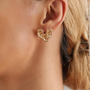 ต่างหูรูปหัวใจทุบต่างหูสตั๊ดโลหะรูปพังค์สำหรับเด็กผู้หญิง - Product Image 4