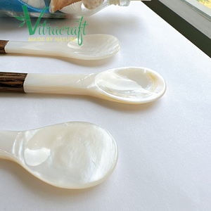 ช้อนคาเวียร์ทำด้วยมือหรูหราของเวียดนามช้อนคาเวียร์ทำจากแม่ของไข่มุกผสมกับไม้ธรรมชาติขนาด11.5ซม - Product Image 4