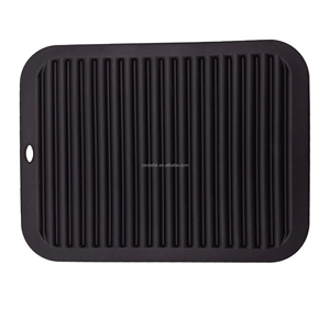 แผ่นรองกันลื่นซิลิโคนทนความร้อนสำหรับโต๊ะครัว สีพื้น มีร่องสำหรับเก็บและเสิร์ฟอาหาร - Product Image 3