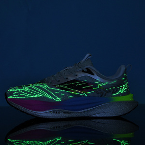 Chaussures de course lumineuses pour hommes et femmes, baskets réfléchissantes pour la marche nocturne, baskets athlétiques légères, chaussures de sport à la mode qui brillent dans le noir - Product Image 5