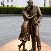 Statue de personnage en métal sur mesure de haute qualité, taille réelle, statue de couple en bronze pour la décoration extérieure des places publiques et des maisons