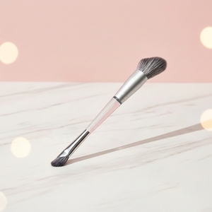 Pinceau de maquillage double embout pour le voyage, 2-en-1, pour le contour du visage et du nez, pinceau blush, outil facial unique avec manche transparent injecté - Product Image 1