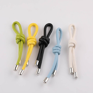 Cordón corto de cuero PU para llavero, accesorio DIY para bolsos y muñecas, colores aleatorios, con tapa metálica, práctico - Product Image 1