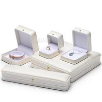 Boîte à bijoux en cuir PU avec logo personnalisé pour bague, pendentif, bracelet, jonc, collier, boucles d'oreilles, boîtes à bijoux