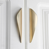 Poignées de meubles modernes en alliage de zinc, courbées, double face, pour armoire, garde-robe, tiroir