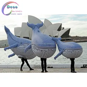 핫 세일 축제 파티 의상 풍선 고래 의상 보여주는