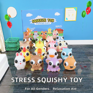Jouet Squishy Anti-Stress Effet Yeux Écarquillés, en Plastique et Caoutchouc, Thèmes Père Noël, Renne, Bonhomme de Neige, à partir de 14 ans, pour un Soulagement Instantané du Stress et un Rehaussement Immédiat de l'Humeur - Product Image 3