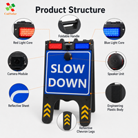 Panneau de signalisation routière portable en plastique avec lumière LED solaire clignotante rouge et bleue et haut-parleur pour avertissement de ralentissement