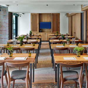 Juego de Muebles de Dormitorio Modernos de 5 Estrellas para Hotel, Estructura de Cama de Madera Sólida de Lujo, Mesa de Noche para Habitación de Resort Boutique - Product Image 5